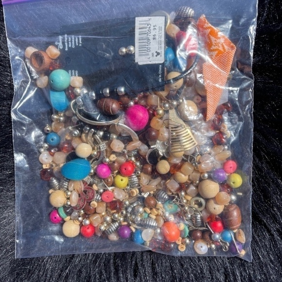 Vintage Lot Of Crafting Beads Wood Plastic For Repurposing - Picture 2 of 7
